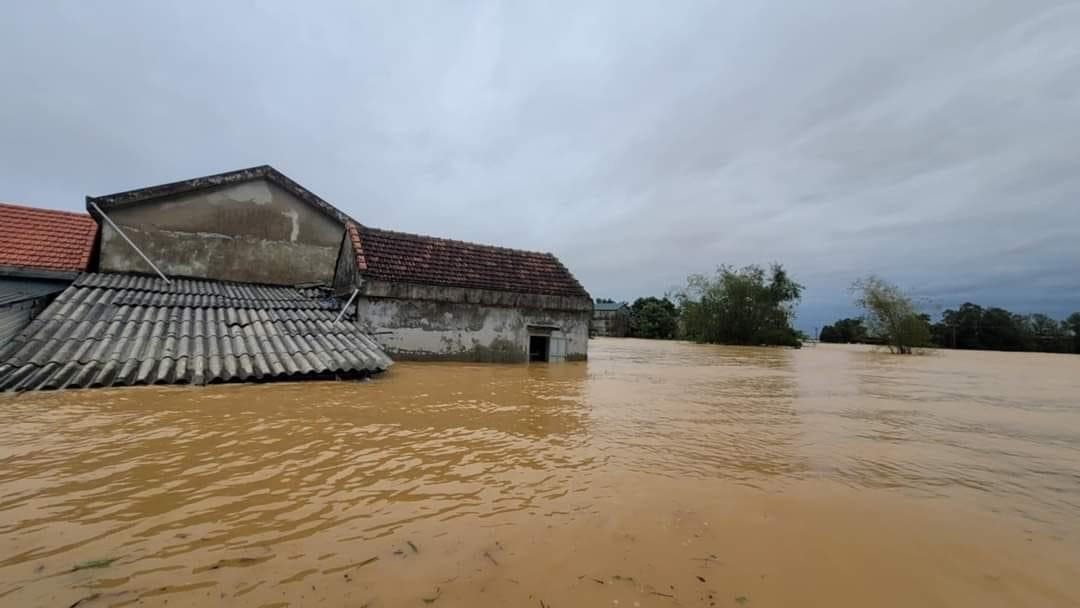 Mưa lũ vẫn nhấn chìm gần 33.000 nhà dân ở Quảng Bình; Quảng Trị khẩn trương khắc phục thiệt hại Mưa lũ vẫn nhấn chìm gần 33.000 nhà dân ở Quảng Bình; Quảng Trị khẩn trương khắc phục thiệt hại