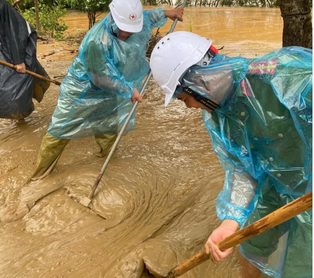 Mưa lũ vẫn nhấn chìm gần 33.000 nhà dân ở Quảng Bình; Quảng Trị khẩn trương khắc phục thiệt hại Mưa lũ vẫn nhấn chìm gần 33.000 nhà dân ở Quảng Bình; Quảng Trị khẩn trương khắc phục thiệt hại
