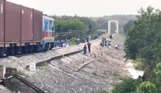 Mưa lũ vẫn nhấn chìm gần 33.000 nhà dân ở Quảng Bình; Quảng Trị khẩn trương khắc phục thiệt hại Mưa lũ vẫn nhấn chìm gần 33.000 nhà dân ở Quảng Bình; Quảng Trị khẩn trương khắc phục thiệt hại