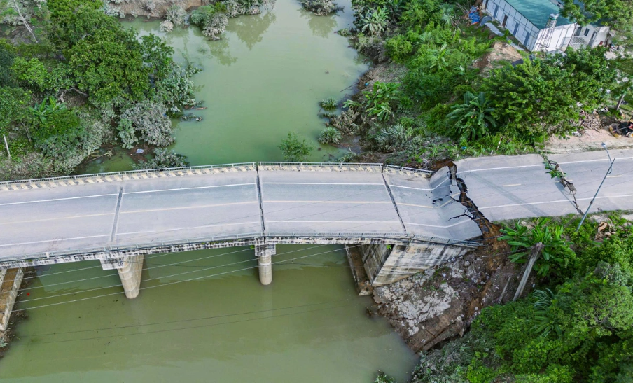 Tuyên Quang: Sập gãy đường dẫn lên cầu Tát Luông Tuyên Quang: Sập gãy đường dẫn lên cầu Tát Luông
