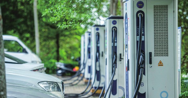 Trung Quốc dự kiến mở rộng mạng lưới trạm sạc xe điện lên 28 triệu điểm Trung Quốc dự kiến mở rộng mạng lưới trạm sạc xe điện lên 28 triệu điểm
