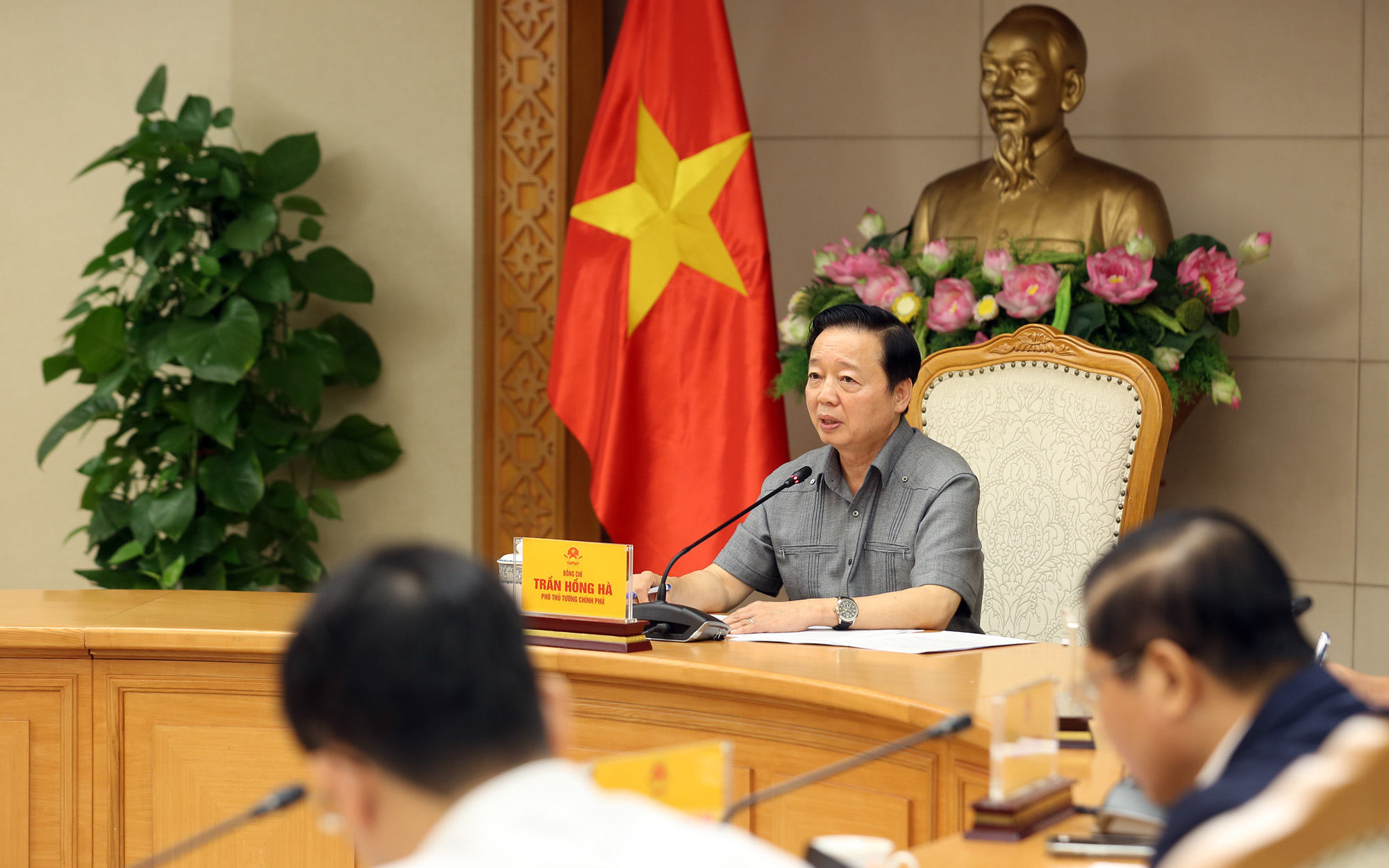 Phó Thủ tướng Trần Hồng Hà chủ trì cuộc họp ứng phó  bão số 12 và mưa lũ, ngập lụt