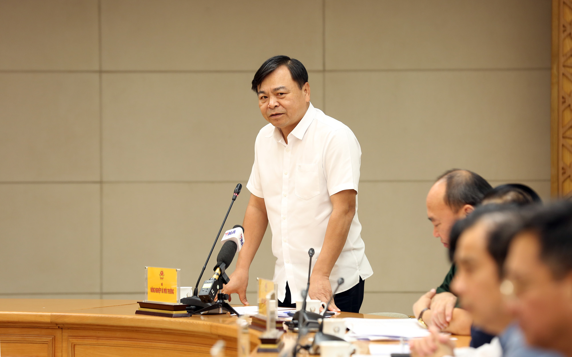 Phó Thủ tướng Trần Hồng Hà chủ trì cuộc họp ứng phó  bão số 12 và mưa lũ, ngập lụt