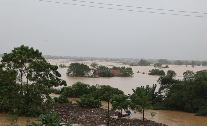 Khôi phục sản xuất nông nghiệp và khắc phục ngay các tuyến giao thông sau mưa lũ Khôi phục sản xuất nông nghiệp và khắc phục ngay các tuyến giao thông sau mưa lũ