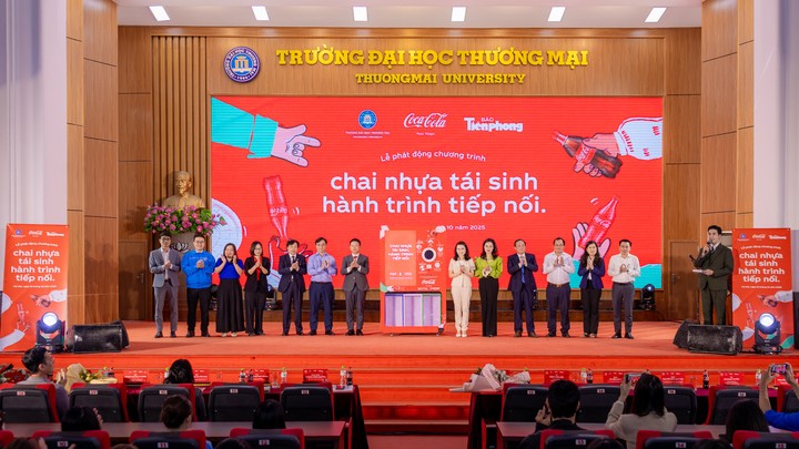 Coca-Cola mở rộng chương trình “Chai nhựa tái sinh” ra Hà Nội