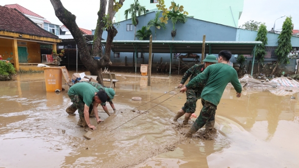 Thông báo Kết luận của Bộ Chính trị về khắc phục hậu quả bão số 12 và mưa, lũ