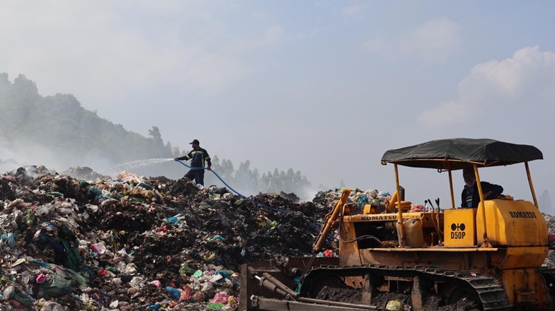 Triển khai hiệu quả công tác thu gom, xử lý rác thải sinh hoạt trên đảo
