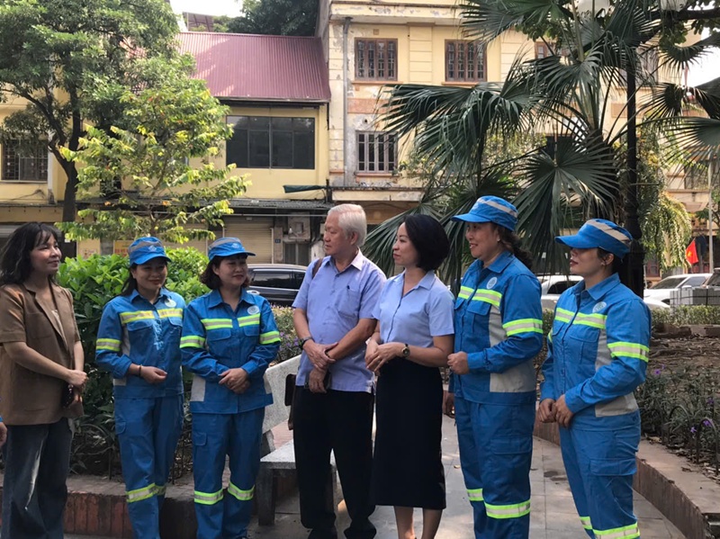 Cơ giới hóa giúp giảm áp lực thu gom rác thải đối với công nhân môi trường Cơ giới hóa giúp giảm áp lực thu gom rác thải đối với công nhân môi trường