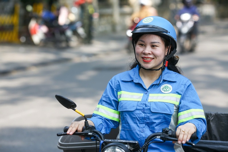 Cơ giới hóa giúp giảm áp lực thu gom rác thải đối với công nhân môi trường Cơ giới hóa giúp giảm áp lực thu gom rác thải đối với công nhân môi trường