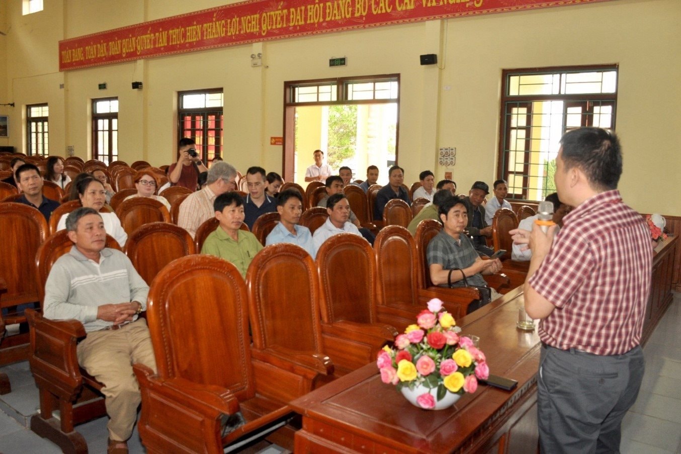 Ninh Bình: Ứng dụng chế phẩm sinh học xử lý nhanh rơm rạ trên đồng ruộng thành phân hữu cơ tại xã Khánh Thành Ninh Bình: Ứng dụng chế phẩm sinh học xử lý nhanh rơm rạ trên đồng ruộng thành phân hữu cơ tại xã Khánh Thành