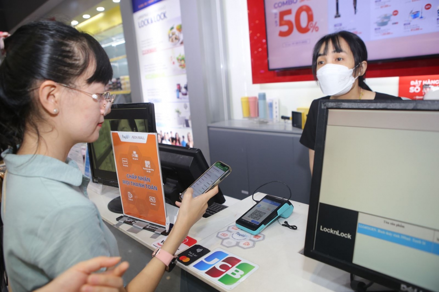 Điểm tin ngân hàng tuần qua: Thanh toán không dùng tiền mặt tăng trưởng tích cực Điểm tin ngân hàng tuần qua: Thanh toán không dùng tiền mặt tăng trưởng tích cực