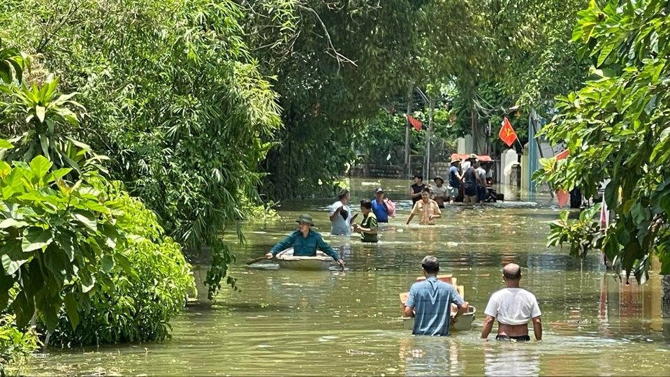 Hà Nội chi 460 tỷ đồng cứu "nguy" cho người dân vùng "rốn lũ"