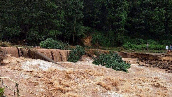 Trung bộ tiếp tục có mưa lớn, cảnh báo ngập úng, lũ quét, sạt lở nhiều nơi