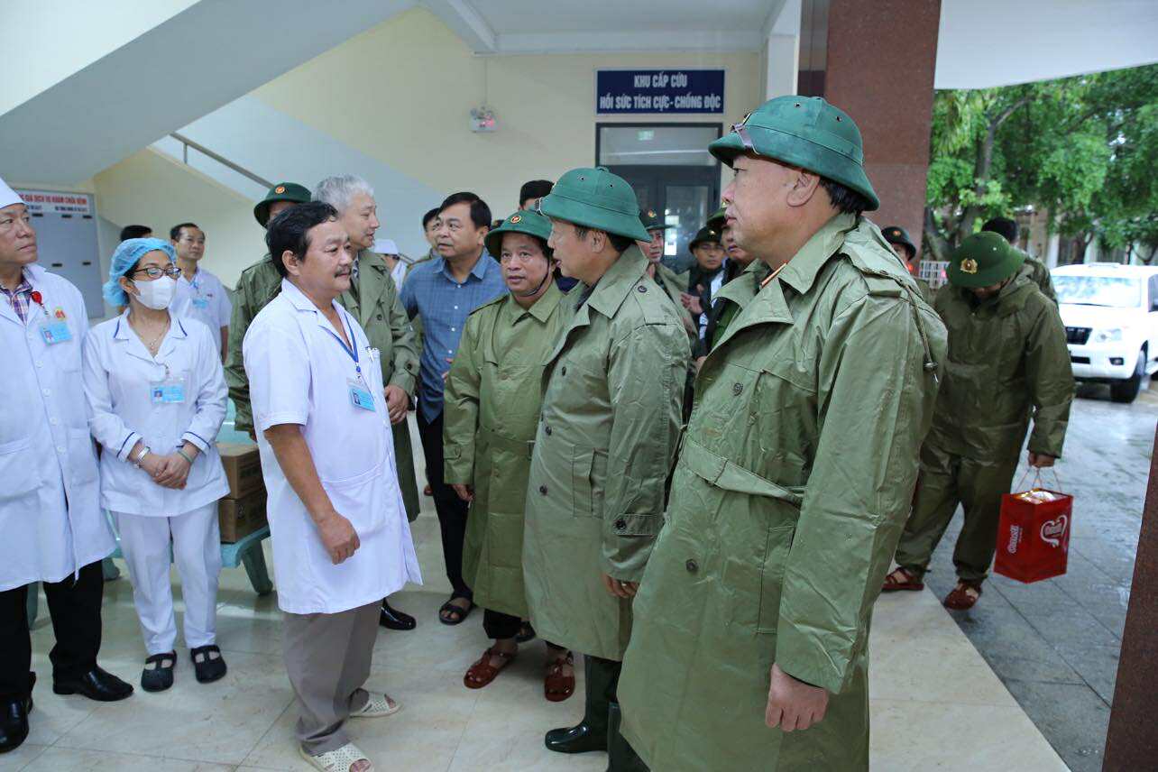 Phó Thủ tướng Trần Hồng Hà kiểm tra, rà soát công tác ứng phó ngay trước khi bão số 13 đổ bộ