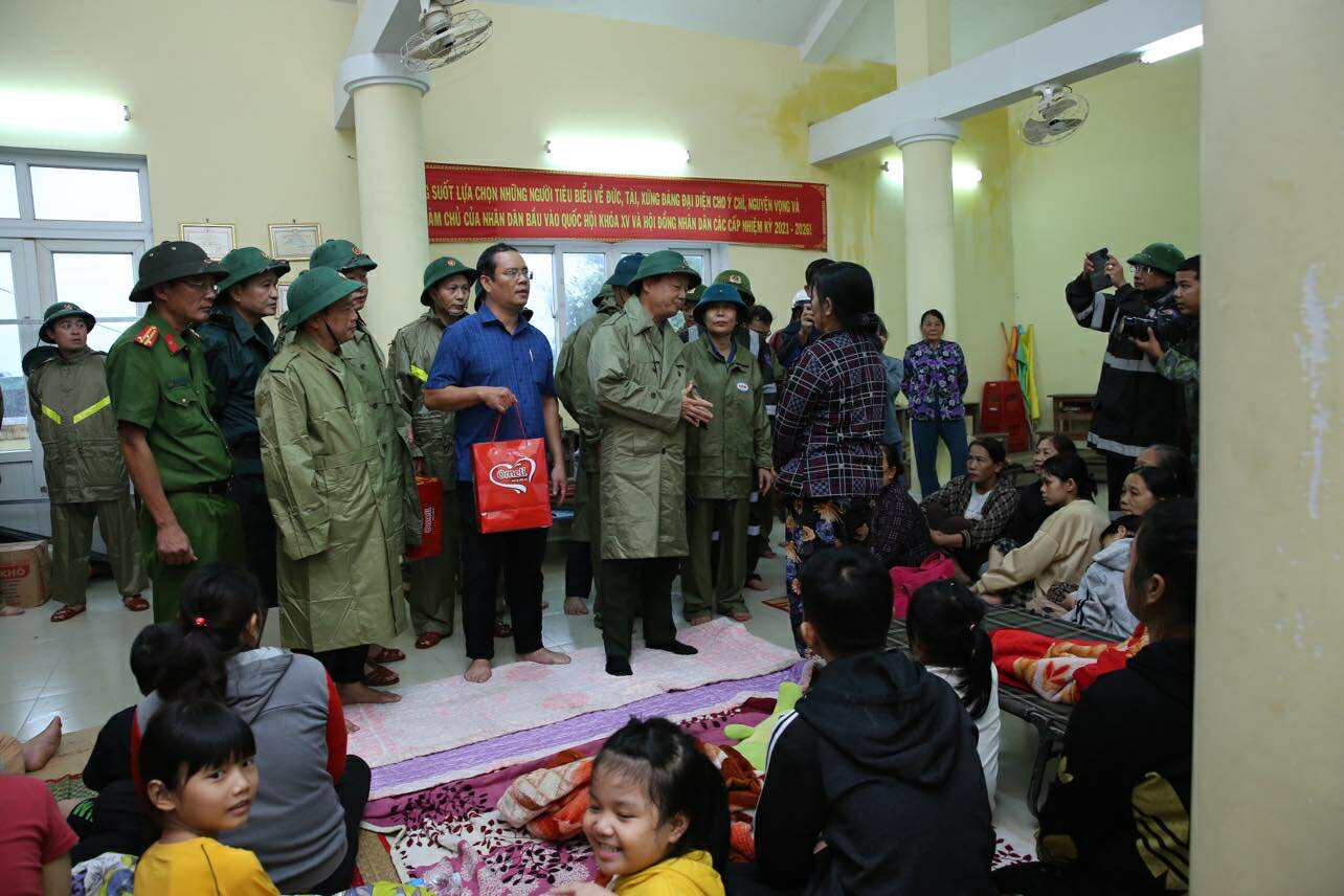 Phó Thủ tướng Trần Hồng Hà kiểm tra, rà soát công tác ứng phó ngay trước khi bão số 13 đổ bộ