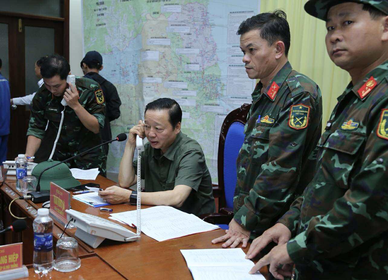 Phó Thủ tướng Trần Hồng Hà kiểm tra, rà soát công tác ứng phó ngay trước khi bão số 13 đổ bộ