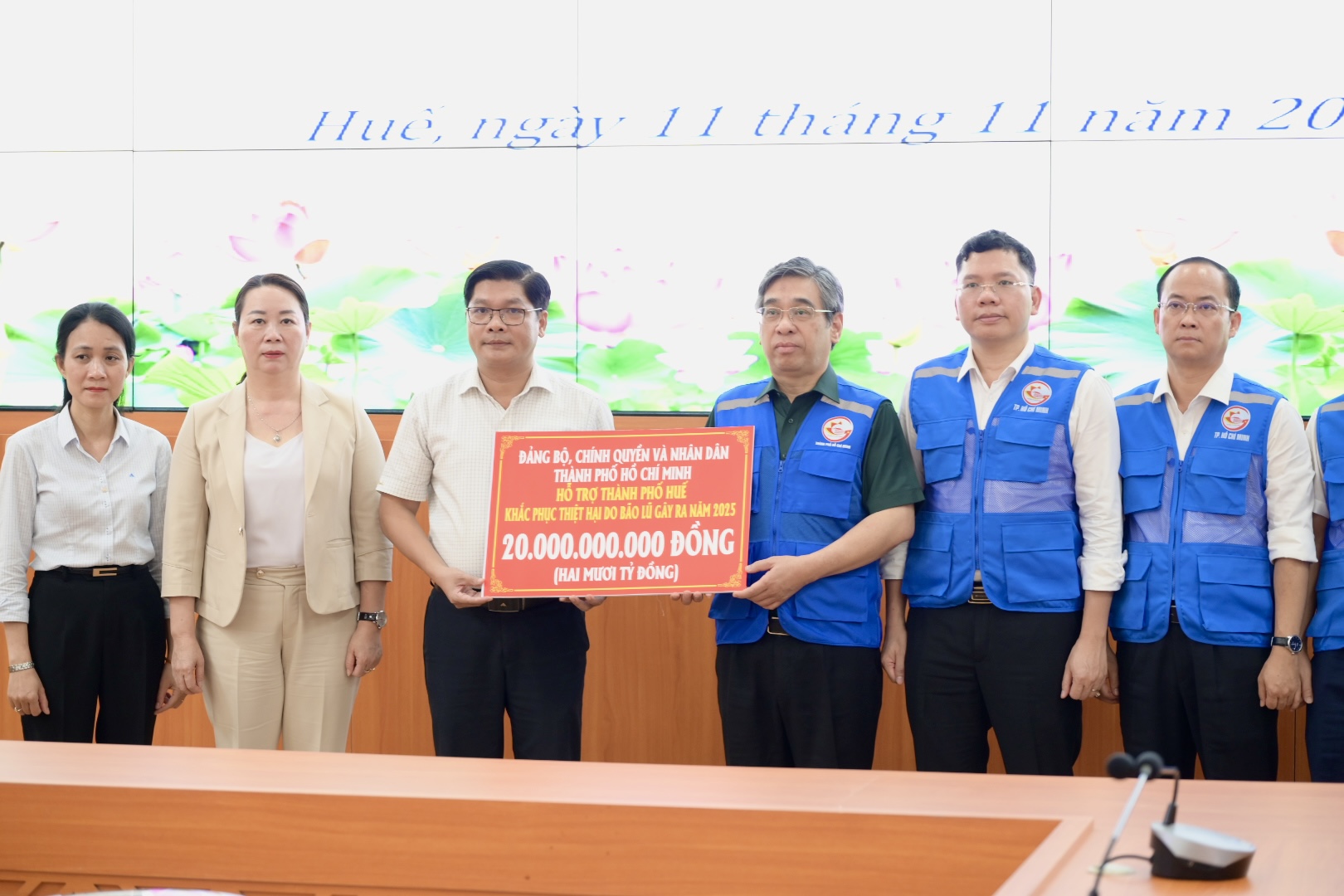 TPHCM hỗ trợ Huế và Đà Nẵng 35 tỷ đồng khắc phục hậu quả bão lũ TPHCM hỗ trợ Huế và Đà Nẵng 35 tỷ đồng khắc phục hậu quả bão lũ