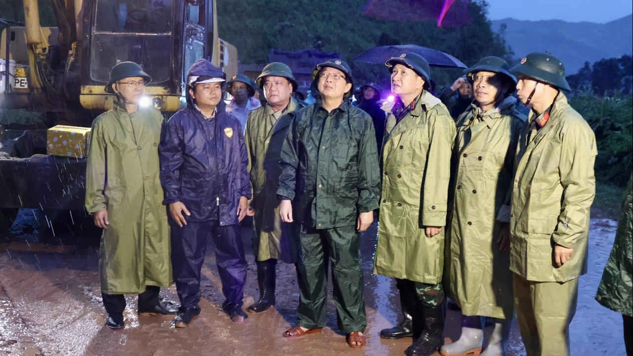 Phó Thủ tướng Hồ Quốc Dũng trực tiếp chỉ đạo khắc phục sạt lở tại đèo Khánh Lê