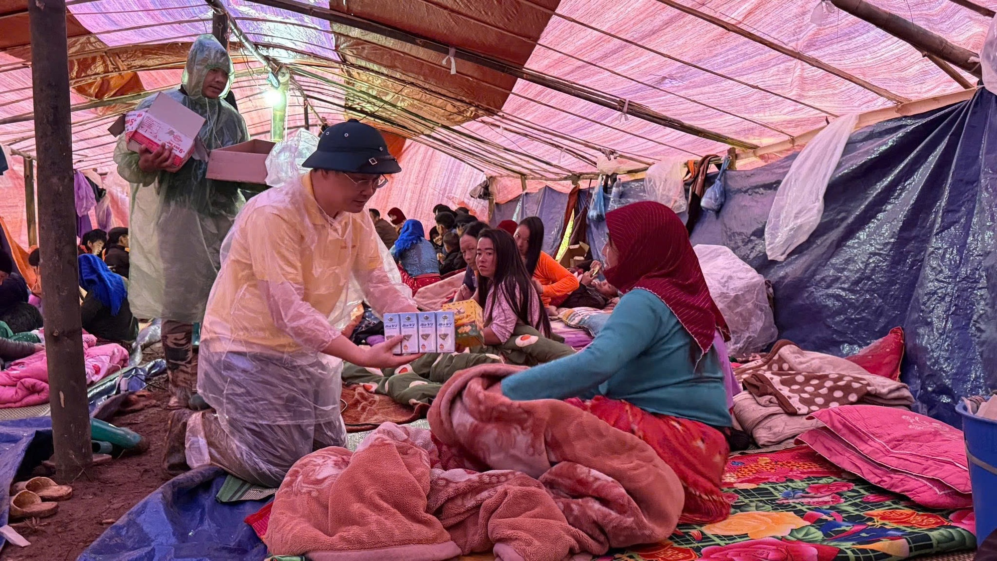 Vingroup hỗ trợ thêm 500 tỷ đồng cho đồng bào vùng mưa lũ, nâng tổng đóng góp lên 1.000 tỷ đồng