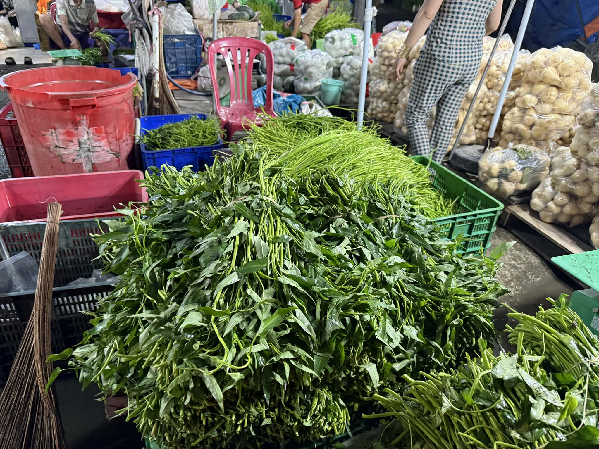 TPHCM: Ngăn chặn tình trạng lợi dụng khó khăn chung để nâng giá bán mặt hàng thiết yếu