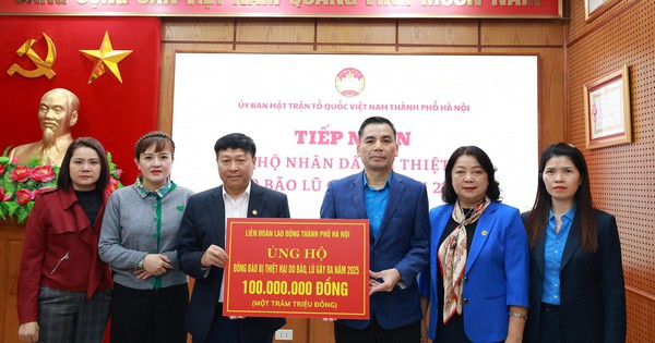 LĐLĐ TP. Hà Nội trao 100 triệu đồng ủng hộ đồng bào miền Trung