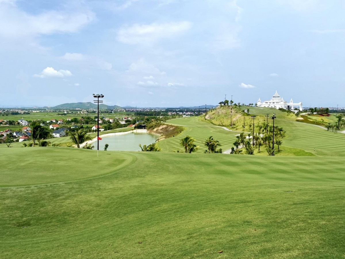 Điểm tin xây dựng - bất động sản ngày 14/12: Bắc Giang xử phạt dự án sân golf Việt Yên 330 triệu đồng Điểm tin xây dựng - bất động sản ngày 14/12: Bắc Giang xử phạt dự án sân golf Việt Yên 330 triệu đồng