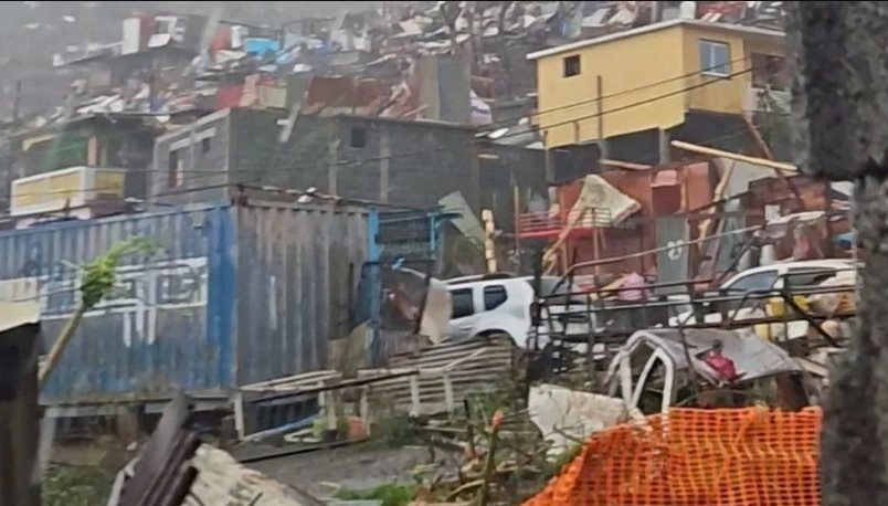 Siêu bão Chido tàn phá nặng nề, gây thương vong kinh hoàng tại Pháp Siêu bão Chido tàn phá nặng nề, gây thương vong kinh hoàng tại Pháp