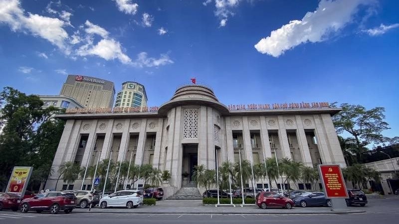 Tỷ giá vượt ngưỡng kiểm soát, NHNN tăng cường bơm vốn vào hệ thống ngân hàng