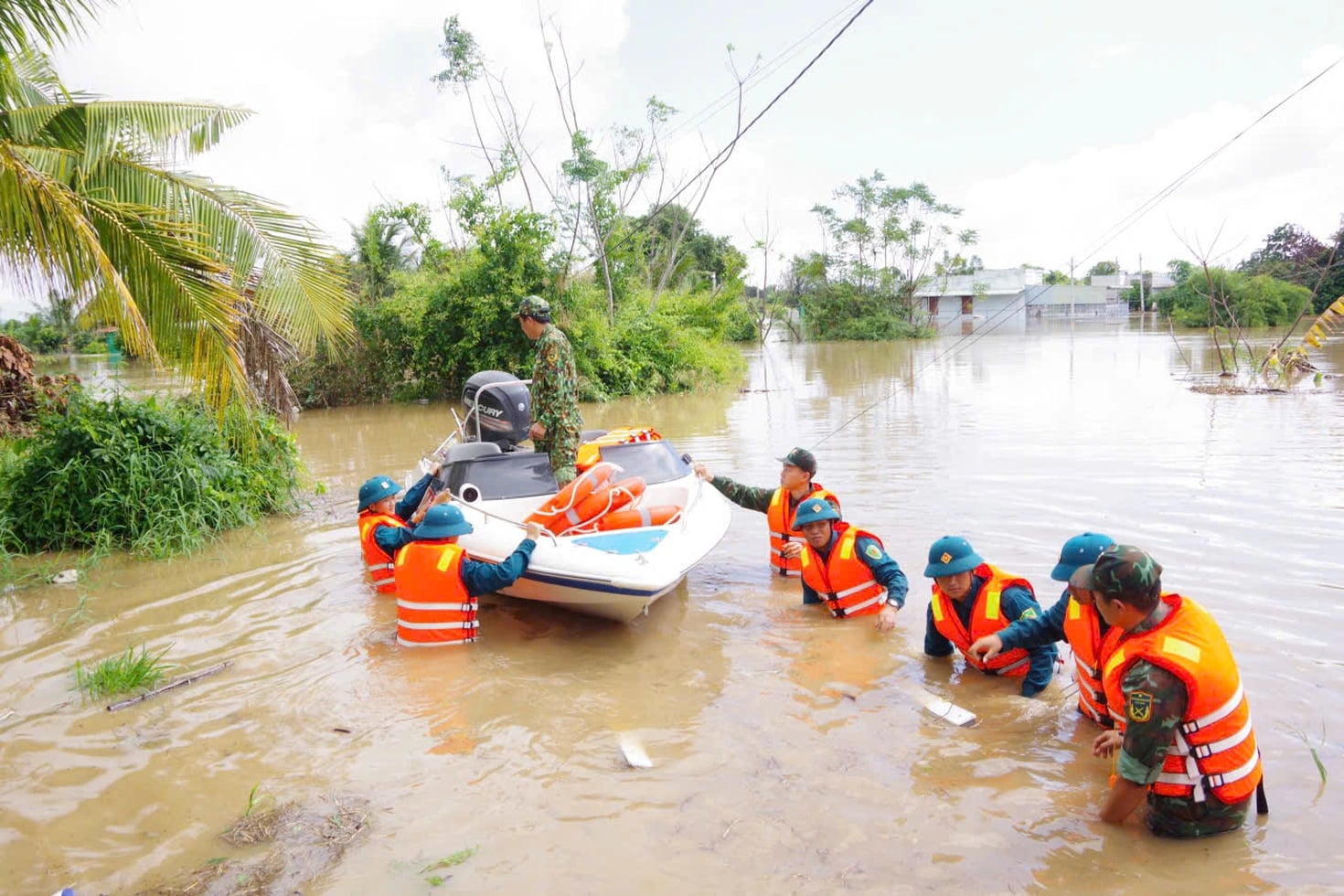 Thực hiện nghiêm quy trình vận hành hồ chứa, chống ngập vùng hạ du Thực hiện nghiêm quy trình vận hành hồ chứa, chống ngập vùng hạ du