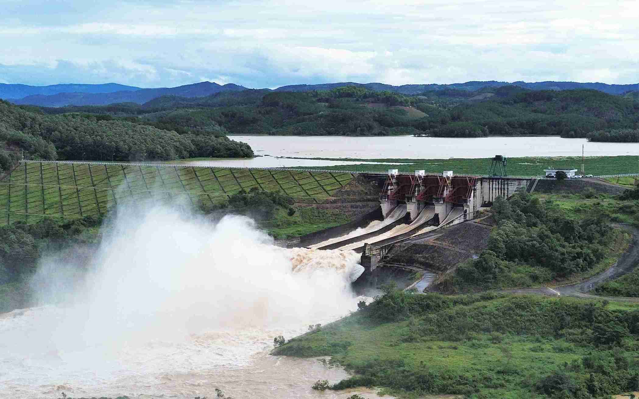 Thực hiện nghiêm quy trình vận hành hồ chứa, chống ngập vùng hạ du Thực hiện nghiêm quy trình vận hành hồ chứa, chống ngập vùng hạ du