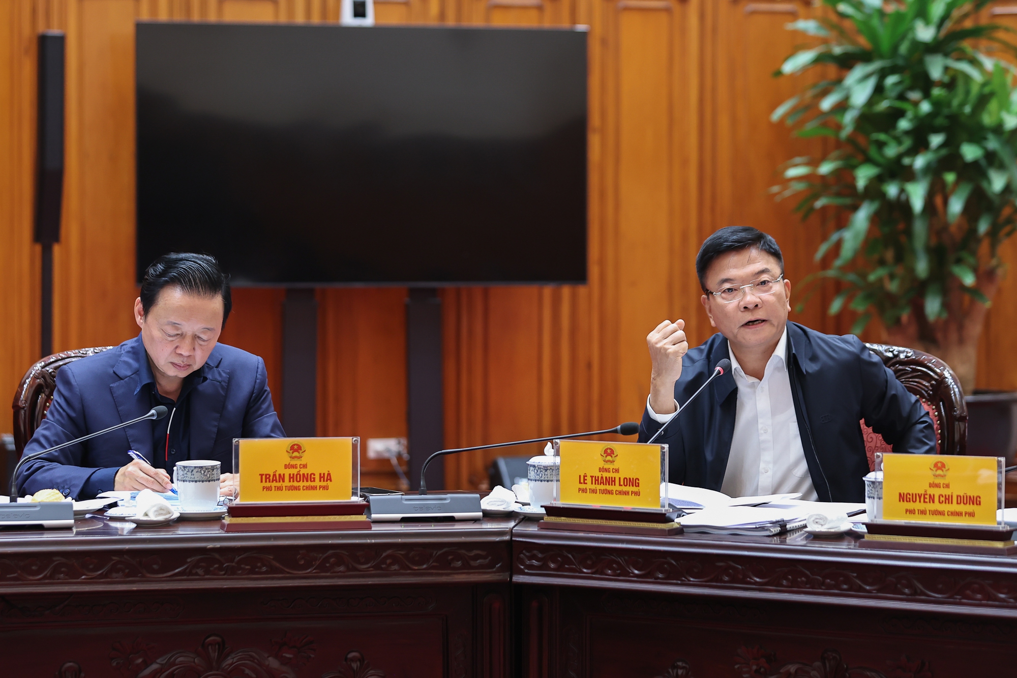 Thủ tướng: Xây dựng giải pháp tổng thể, toàn diện, căn cơ phòng, chống sụt lún, sạt lở, ngập úng, hạn hán, xâm nhập mặn vùng ĐBSCL Thủ tướng: Xây dựng giải pháp tổng thể, toàn diện, căn cơ phòng, chống sụt lún, sạt lở, ngập úng, hạn hán, xâm nhập mặn vùng ĐBSCL