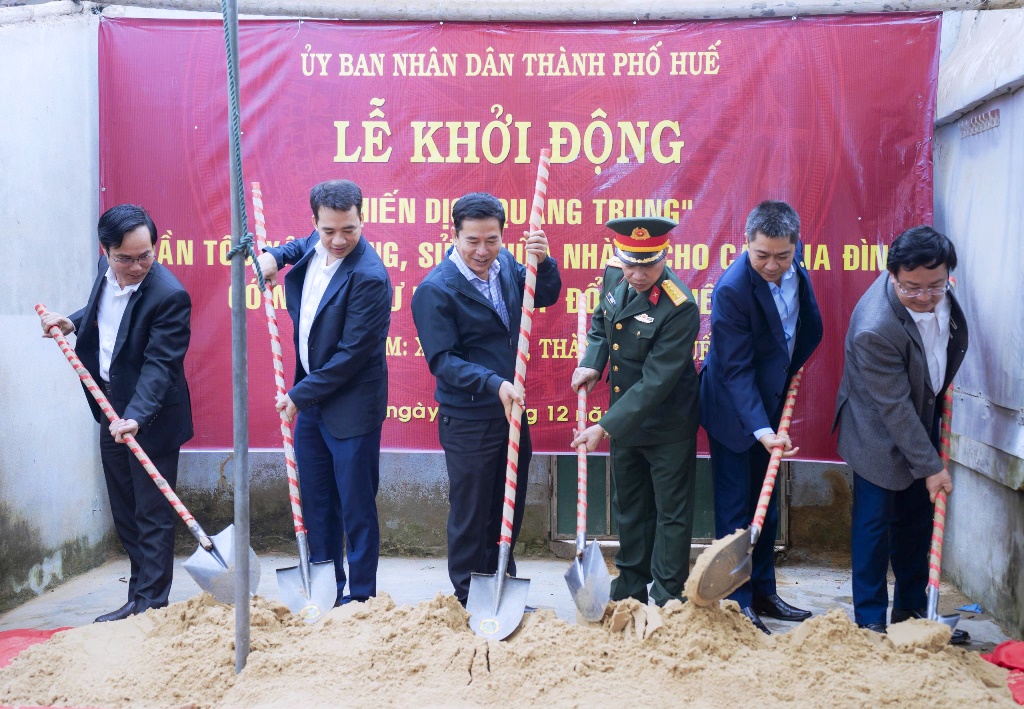 TP. Huế khởi công xây dựng, sửa chữa nhà cho người dân vùng lũ TP. Huế khởi công xây dựng, sửa chữa nhà cho người dân vùng lũ