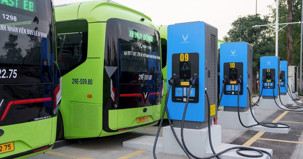 Chuyển đổi phương tiện xanh ở Hà Nội: Không thể chậm trễ hơn