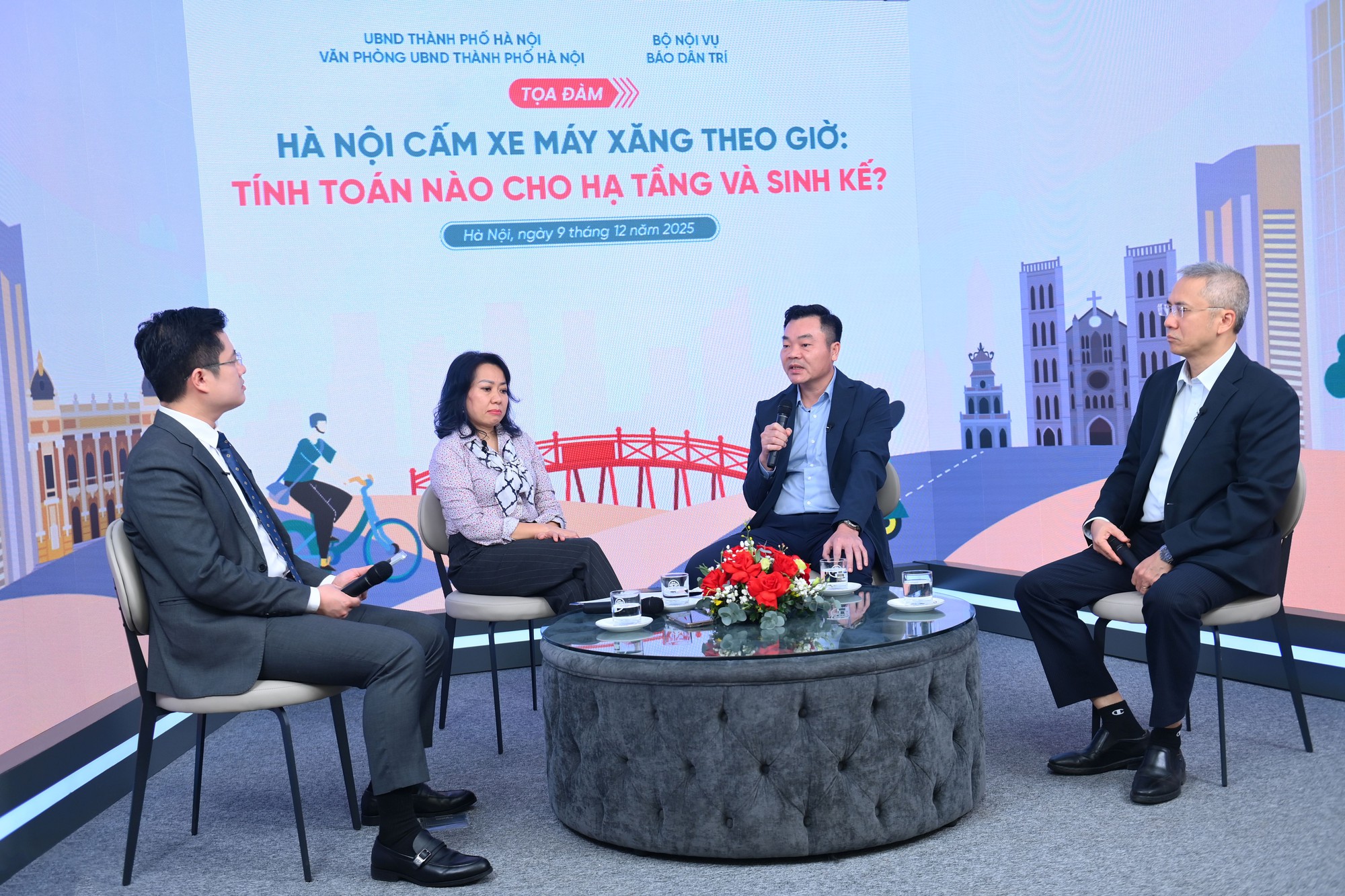 Chuyển đổi phương tiện xanh ở Hà Nội: Không thể chậm trễ hơn Chuyển đổi phương tiện xanh ở Hà Nội: Không thể chậm trễ hơn