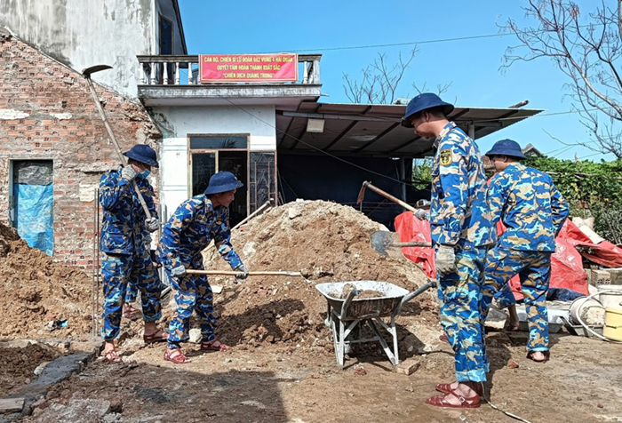 "Chiến dịch Quang Trung" mang lại niềm vui, hạnh phúc cho người dân vùng mưa lũ "Chiến dịch Quang Trung" mang lại niềm vui, hạnh phúc cho người dân vùng mưa lũ