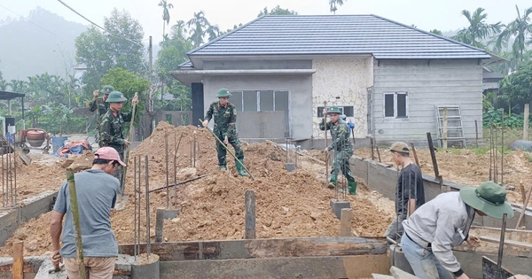 Bộ CHQS TP. Huế chỉ đạo đẩy nhanh tiến độ xây nhà cho người dân vùng lũ