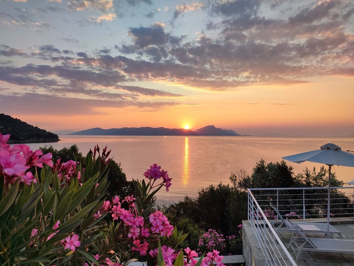 Tử vi vòng quay công nghệ ngày 23/12/2025: Tuổi Tý trở nên nóng nảy, tuổi Thân vượng đào hoa