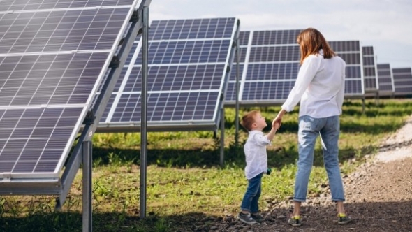 EU cần thúc đẩy nhanh tiến độ phát triển năng lượng tái tạo