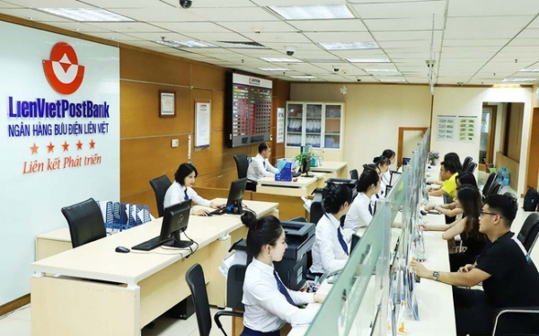 Cha con lãnh đạo LienVietPostBank muốn gom lượng lớn cổ phiếu LPB