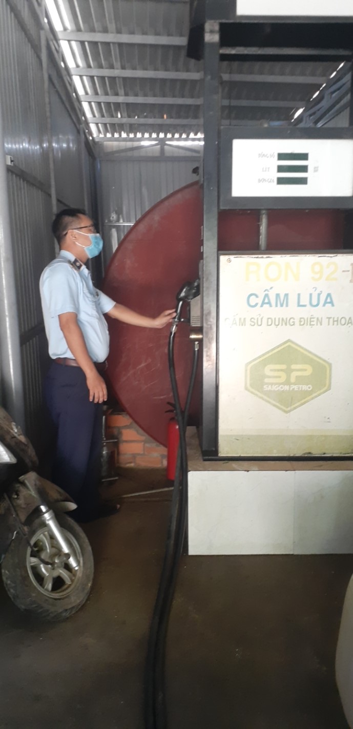 Bình Thuận: Phát hiện cơ sở kinh doanh xăng dầu "chui"