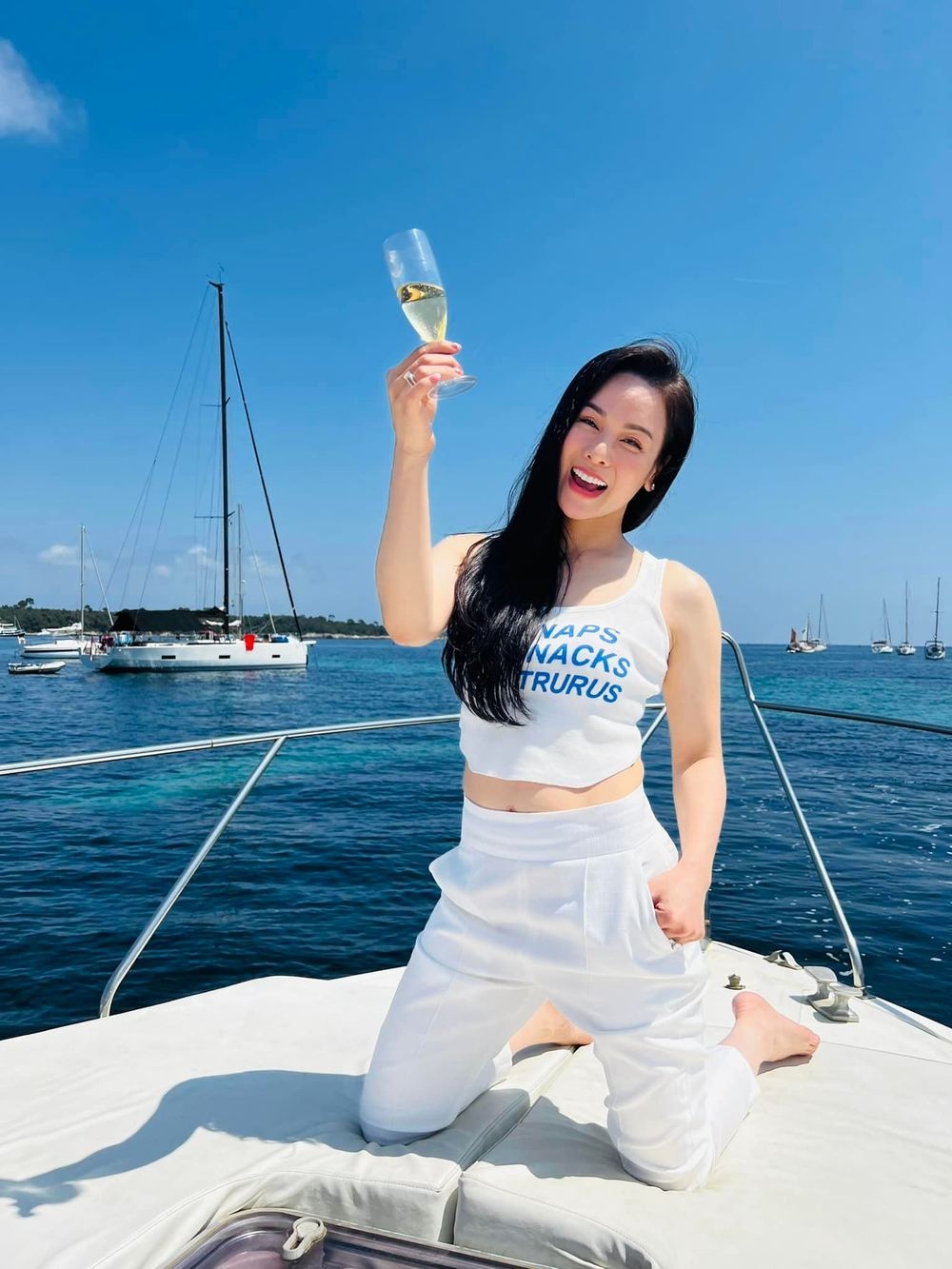 Sao Việt hôm nay 20/5: Nhật Kim Anh check in "sang chảnh" trên du thuyền Sao Việt hôm nay 20/5: Nhật Kim Anh check in "sang chảnh" trên du thuyền