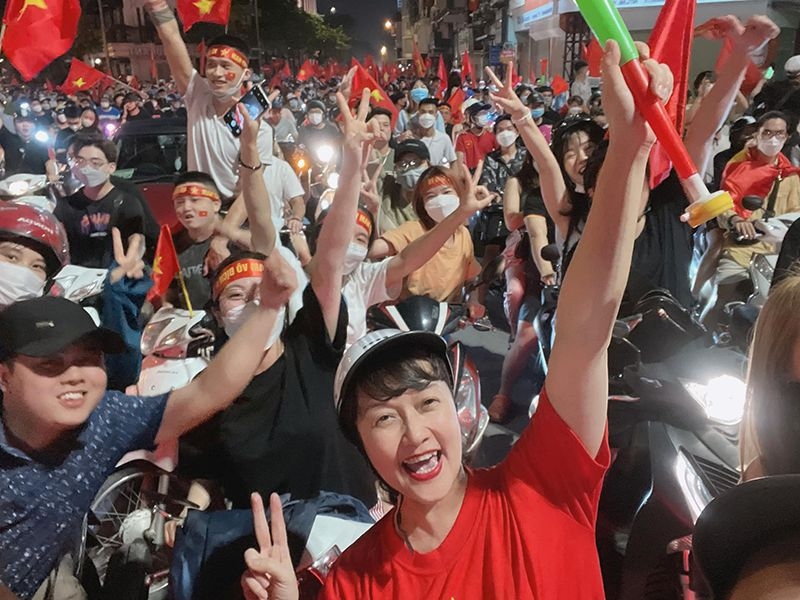 Sao Việt hôm nay 23/5: Dàn sao Việt hào hứng khoe ảnh muôn vàn kiểu "đi bão" Sao Việt hôm nay 23/5: Dàn sao Việt hào hứng khoe ảnh muôn vàn kiểu "đi bão"