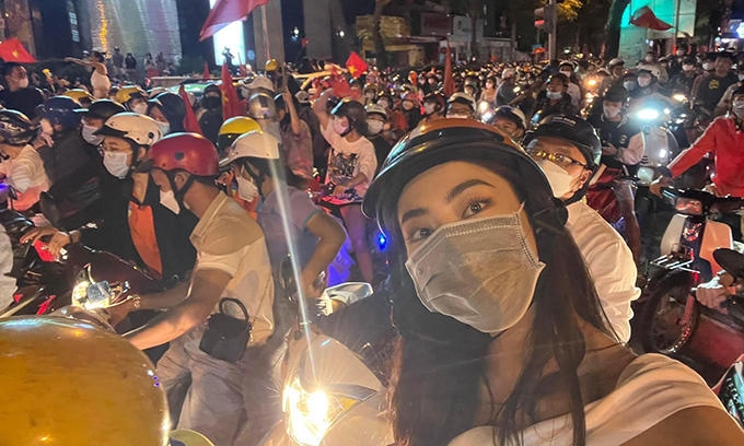 Sao Việt hôm nay 23/5: Dàn sao Việt hào hứng khoe ảnh muôn vàn kiểu "đi bão" Sao Việt hôm nay 23/5: Dàn sao Việt hào hứng khoe ảnh muôn vàn kiểu "đi bão"