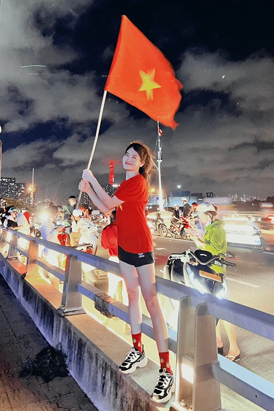 Sao Việt hôm nay 23/5: Dàn sao Việt hào hứng khoe ảnh muôn vàn kiểu "đi bão" Sao Việt hôm nay 23/5: Dàn sao Việt hào hứng khoe ảnh muôn vàn kiểu "đi bão"