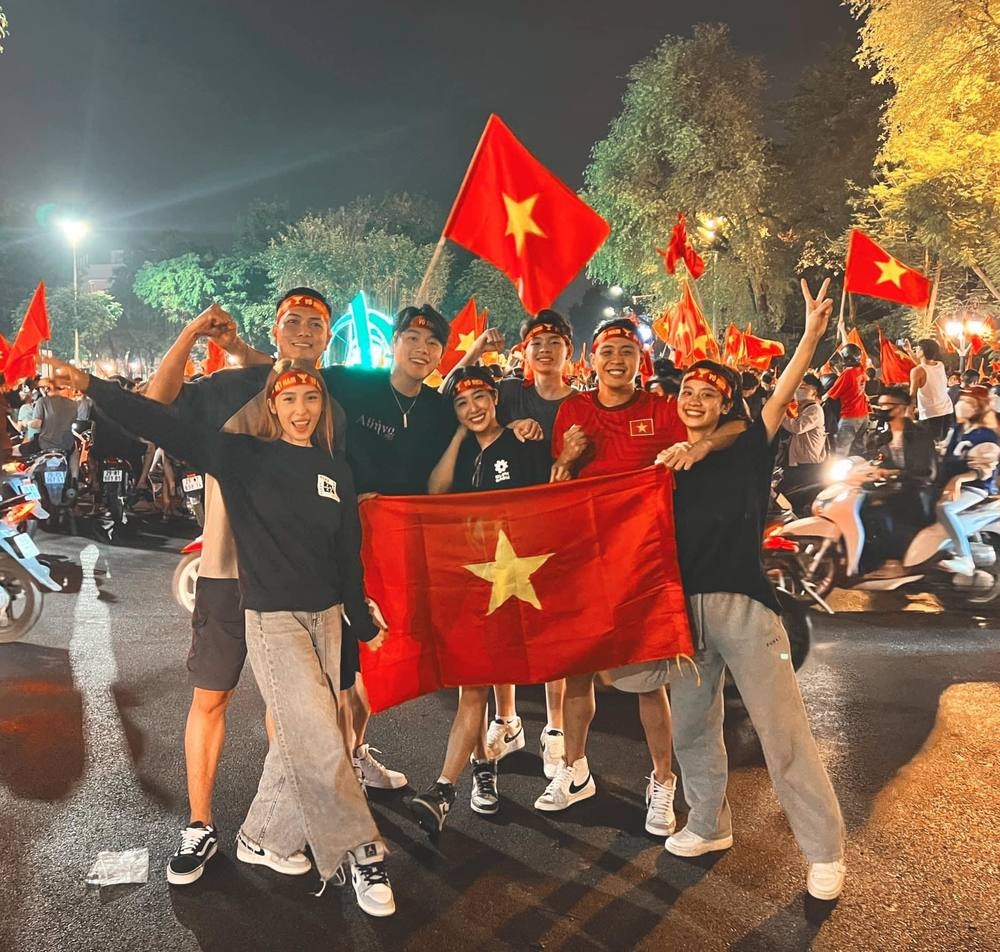 Sao Việt hôm nay 23/5: Dàn sao Việt hào hứng khoe ảnh muôn vàn kiểu "đi bão" Sao Việt hôm nay 23/5: Dàn sao Việt hào hứng khoe ảnh muôn vàn kiểu "đi bão"