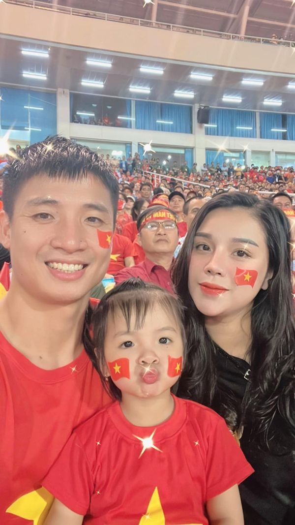 Sao Việt hôm nay 23/5: Dàn sao Việt hào hứng khoe ảnh muôn vàn kiểu "đi bão" Sao Việt hôm nay 23/5: Dàn sao Việt hào hứng khoe ảnh muôn vàn kiểu "đi bão"