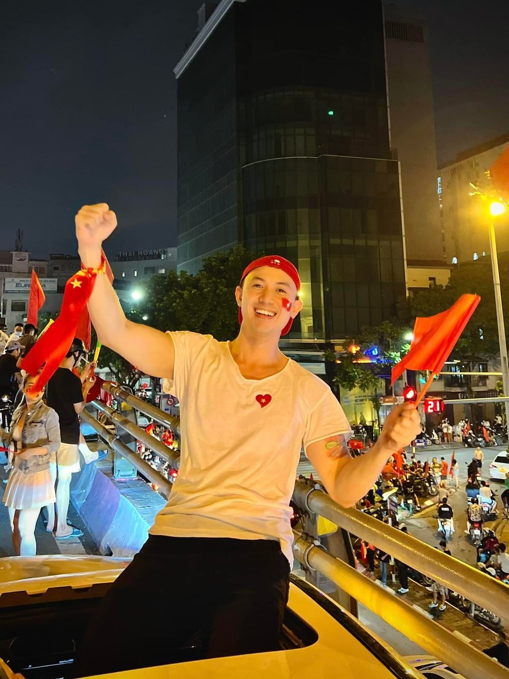 Sao Việt hôm nay 23/5: Dàn sao Việt hào hứng khoe ảnh muôn vàn kiểu "đi bão" Sao Việt hôm nay 23/5: Dàn sao Việt hào hứng khoe ảnh muôn vàn kiểu "đi bão"