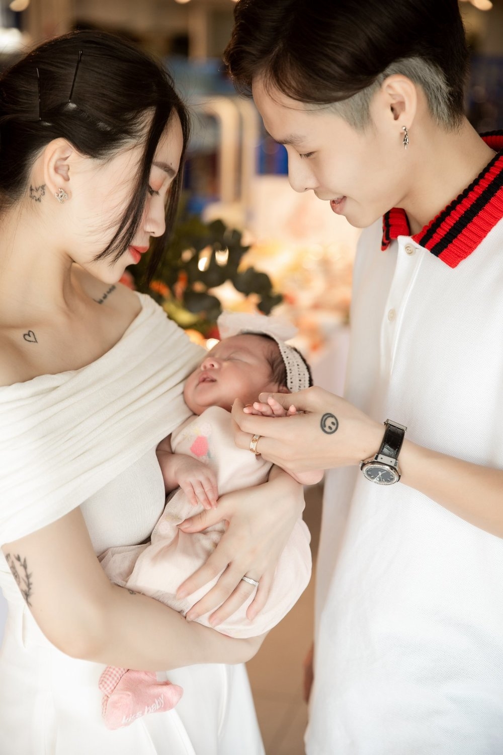 Sao Việt hôm nay 25/5: Khung cảnh lễ cưới con gái Diva Mỹ Linh cùng chồng Tây Sao Việt hôm nay 25/5: Khung cảnh lễ cưới con gái Diva Mỹ Linh cùng chồng Tây