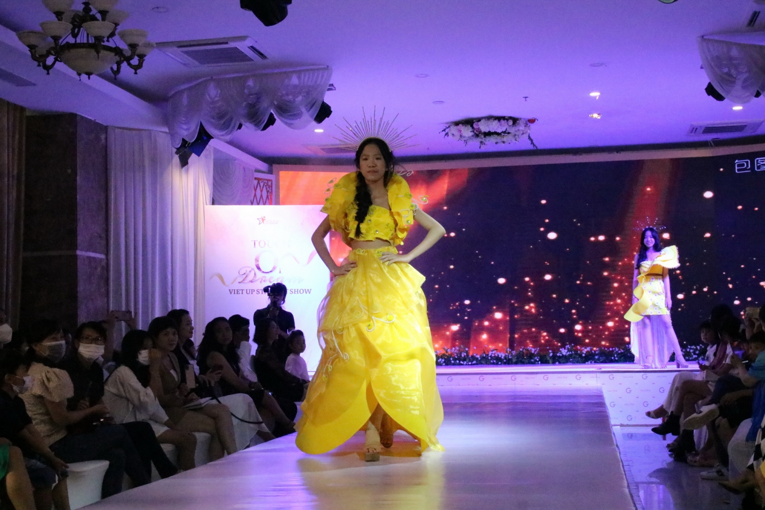 Đêm hội nghệ thuật Viet Up Star