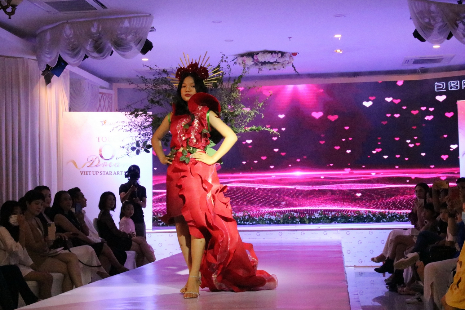 Đêm hội nghệ thuật Viet Up Star